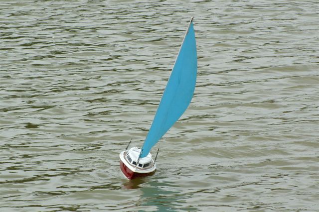 Blue sailed sloop 2 (03)
