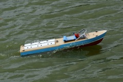 Inboard_speedboat_1