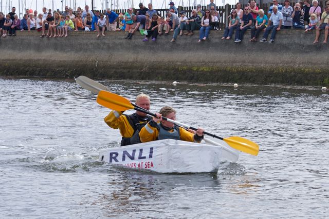 DSC03026 © Peter Taylor 2011